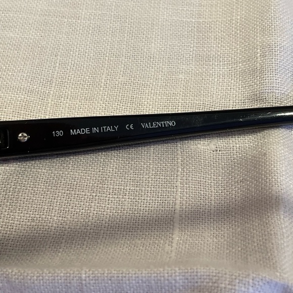 VALENTINO ROCKSTUD SUNGLASSES - Picture 8 of 8